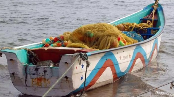 നിരോധിത വല ഉപയോഗിച്ച് മത്സ്യബന്ധനം നടത്തിയ ബോട്ട് പിടികൂടി നിരോധിത വല ഉപയോഗിച്ച് മത്സ്യബന്ധനം നടത്തിയ ബോട്ട് പിടികൂടി