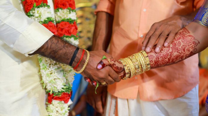 അയച്ചുകൊടുത്ത ലൊക്കേഷൻ മാറി ; കല്ല്യാണദിവസം വഴിതെറ്റിപോയി വരനും കൂട്ടരും അയച്ചുകൊടുത്ത ലൊക്കേഷൻ മാറി ; കല്ല്യാണദിവസം വഴിതെറ്റിപോയി വരനും കൂട്ടരും