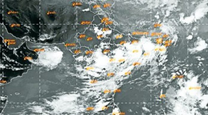 കാലാവസ്ഥ മുന്നറിയിപ്പ് ; ബംഗാൾ ഉൾക്കടലിനു മുകളിലായി ന്യൂനമർദ്ദം – മൂന്ന് ജില്ലകളിൽ യെല്ലോ അലർട്ട് കാലാവസ്ഥ മുന്നറിയിപ്പ് ; ബംഗാൾ ഉൾക്കടലിനു മുകളിലായി ന്യൂനമർദ്ദം – മൂന്ന് ജില്ലകളിൽ യെല്ലോ അലർട്ട്