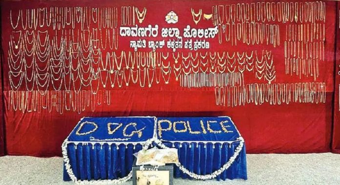 വായ്പയ്ക്കുള്ള അപേക്ഷ നിരസിച്ചതില് പ്രകോപിതരായി ബാങ്ക് കൊള്ളയടിച്ച് ബേക്കറിയുടമയും സംഘവും വായ്പയ്ക്കുള്ള അപേക്ഷ നിരസിച്ചതില് പ്രകോപിതരായി ബാങ്ക് കൊള്ളയടിച്ച് ബേക്കറിയുടമയും സംഘവും