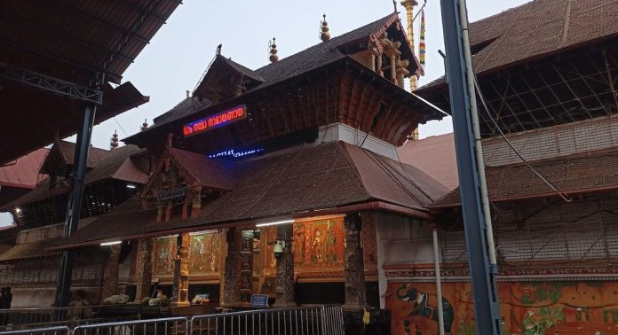 ഗുരുവായൂര് ക്ഷേത്രത്തിൽ പ്രധാന ഭണ്ഡാരത്തിലെ തീപിടുത്തം ; അന്വേഷണത്തിന് ഇന്റലിജന്സ് ഗുരുവായൂര് ക്ഷേത്രത്തിൽ പ്രധാന ഭണ്ഡാരത്തിലെ തീപിടുത്തം ; അന്വേഷണത്തിന് ഇന്റലിജന്സ്