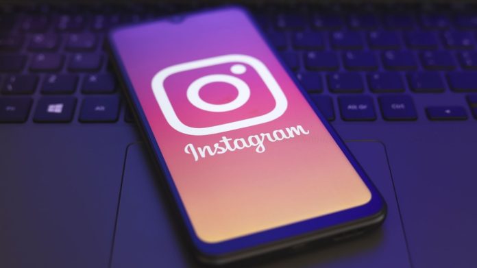 മെട്രോയിൽ സഞ്ചരിച്ച സ്ത്രീകളുടെ ഫോട്ടോയും വിഡിയോയും അനുവാദമില്ലാതെ പ്രദർശിപ്പിച്ച ഇൻസ്റ്റഗ്രാം അക്കൗണ്ട് പൂട്ടിച്ച് പോലീസ് മെട്രോയിൽ സഞ്ചരിച്ച സ്ത്രീകളുടെ ഫോട്ടോയും വിഡിയോയും അനുവാദമില്ലാതെ പ്രദർശിപ്പിച്ച ഇൻസ്റ്റഗ്രാം അക്കൗണ്ട് പൂട്ടിച്ച് പോലീസ്