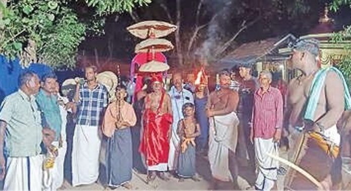 ഹരിപ്പാട് സുബ്രഹ്മണ്യസ്വാമീക്ഷേത്ര ഉത്സവം ; കരുവാറ്റസംഘം കൊട്ടക്കാഴ്ച സമർപ്പിച്ചു ഹരിപ്പാട് സുബ്രഹ്മണ്യസ്വാമീക്ഷേത്ര ഉത്സവം ; കരുവാറ്റസംഘം കൊട്ടക്കാഴ്ച സമർപ്പിച്ചു