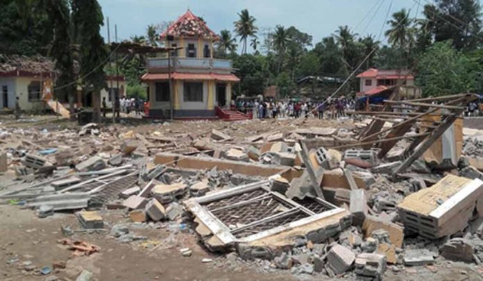 പുറ്റിങ്ങൽ വെടിക്കെട്ടപകട കേസിലെ മുപ്പതാം പ്രതിയെ പിടികിട്ടാപ്പുള്ളിയായി പ്രഖ്യാപിച്ചു പുറ്റിങ്ങൽ വെടിക്കെട്ടപകട കേസിലെ മുപ്പതാം പ്രതിയെ പിടികിട്ടാപ്പുള്ളിയായി പ്രഖ്യാപിച്ചു