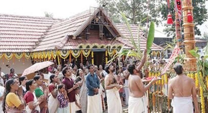 മാലക്കര തൃക്കോവിൽ മഹാവിഷ്ണുക്ഷേത്രത്തിലെ ഉത്സവത്തിന് വിഷുക്കണി ദർശനത്തോടെ തുടക്കമായി മാലക്കര തൃക്കോവിൽ മഹാവിഷ്ണുക്ഷേത്രത്തിലെ ഉത്സവത്തിന് വിഷുക്കണി ദർശനത്തോടെ തുടക്കമായി
