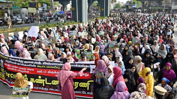 വഖഫ് ഭേദഗതി നിയമത്തിനെതിരെ കോയമ്പത്തൂരിൽ കൂറ്റൻ പ്രതിഷേധ റാലി വഖഫ് ഭേദഗതി നിയമത്തിനെതിരെ കോയമ്പത്തൂരിൽ കൂറ്റൻ പ്രതിഷേധ റാലി