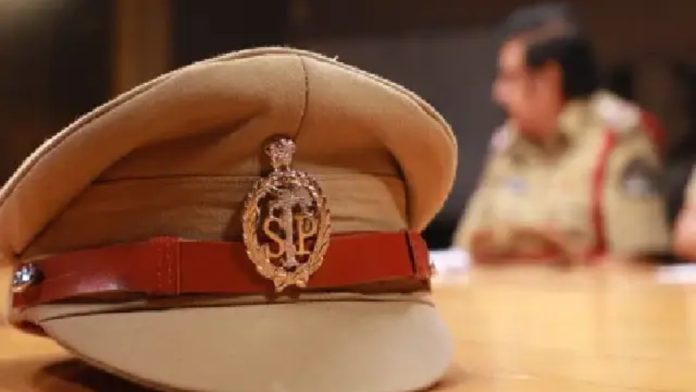 മംഗളൂരു ആൾക്കൂട്ട കൊല : കൃത്യവിലോപം കാണിച്ചതിന് ഇൻസ്പെക്ടർ ഉൾപ്പെടെ മൂന്ന് പോലീസുകാർക്ക് സസ്പെൻഷൻ മംഗളൂരു ആൾക്കൂട്ട കൊല : കൃത്യവിലോപം കാണിച്ചതിന് ഇൻസ്പെക്ടർ ഉൾപ്പെടെ മൂന്ന് പോലീസുകാർക്ക് സസ്പെൻഷൻ