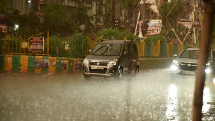 കാലാവസ്ഥ മുന്നറിയിപ്പ് ; സംസ്ഥാനത്ത് ശക്തമായ കാറ്റിനും ഇടിമിന്നലോട് കൂടിയ മഴയ്ക്കും സാധ്യത കാലാവസ്ഥ മുന്നറിയിപ്പ് ; സംസ്ഥാനത്ത് ശക്തമായ കാറ്റിനും ഇടിമിന്നലോട് കൂടിയ മഴയ്ക്കും സാധ്യത