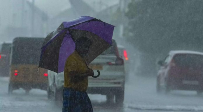 മഴ മുന്നറിയിപ്പ് ; സംസ്ഥാനത്ത് ഇന്നും ഒറ്റപ്പെട്ടയിടങ്ങളിൽ ഇടിമിന്നലോടുകൂടിയ മഴയ്ക്ക് സാധ്യത മഴ മുന്നറിയിപ്പ് ; സംസ്ഥാനത്ത് ഇന്നും ഒറ്റപ്പെട്ടയിടങ്ങളിൽ ഇടിമിന്നലോടുകൂടിയ മഴയ്ക്ക് സാധ്യത