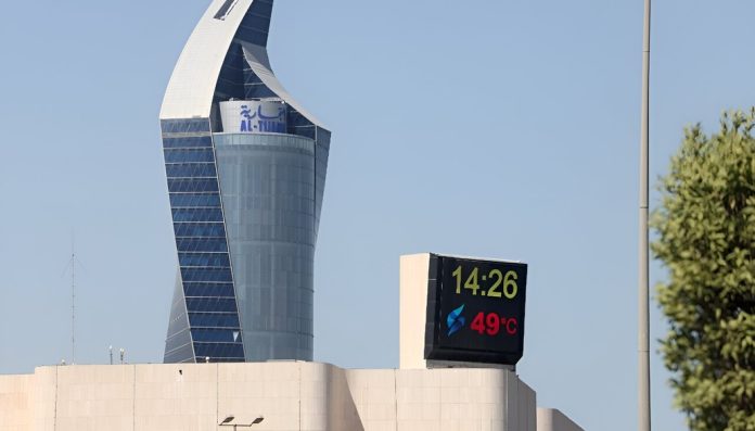 കുവൈത്തിൽ ഏറ്റവും ഉയർന്ന ചൂട് രേഖപ്പെടുത്തി ; ചുട്ടുപൊള്ളി ഗൾഫ് രാജ്യങ്ങളിലെല്ലാം കുവൈത്തിൽ ഏറ്റവും ഉയർന്ന ചൂട് രേഖപ്പെടുത്തി ; ചുട്ടുപൊള്ളി ഗൾഫ് രാജ്യങ്ങളിലെല്ലാം