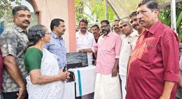അടൂർ നഗരസഭാധ്യക്ഷയും സിപിഎം ഏരിയ കമ്മിറ്റിയംഗവുമായ ദിവ്യാ റെജി മുഹമ്മദ് ലഹരി മാഫിയയുടെ ആളാണെന്ന ആരോപണം തിരുത്തി കൗൺസിലർ അടൂർ നഗരസഭാധ്യക്ഷയും സിപിഎം ഏരിയ കമ്മിറ്റിയംഗവുമായ ദിവ്യാ റെജി മുഹമ്മദ് ലഹരി മാഫിയയുടെ ആളാണെന്ന ആരോപണം തിരുത്തി കൗൺസിലർ