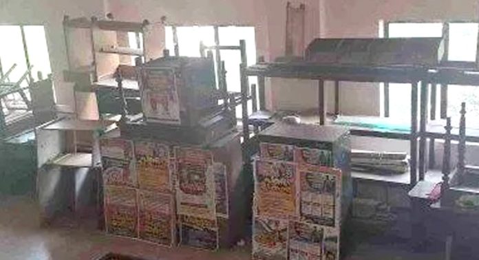 അടൂർ റവന്യൂ ടവറിന്റെ മാലിന്യപ്രശ്നത്തിൽ മൗനം പാലിച്ച് അധികൃതർ അടൂർ റവന്യൂ ടവറിന്റെ മാലിന്യപ്രശ്നത്തിൽ മൗനം പാലിച്ച് അധികൃതർ