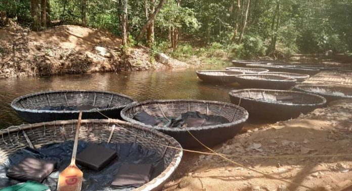 വികസനങ്ങൾ ഇല്ലാതെ അടവിയിലെ കുട്ടവഞ്ചി സവാരി കേന്ദ്രം വികസനങ്ങൾ ഇല്ലാതെ അടവിയിലെ കുട്ടവഞ്ചി സവാരി കേന്ദ്രം