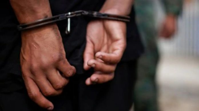 17 സംസ്ഥാനങ്ങളിൽ ഓൺലൈൻ സാമ്പത്തിക തട്ടിപ്പ് : കൊല്ലം സ്വദേശി പൊന്നാനിയിൽ പിടിയിൽ 17 സംസ്ഥാനങ്ങളിൽ ഓൺലൈൻ സാമ്പത്തിക തട്ടിപ്പ് : കൊല്ലം സ്വദേശി പൊന്നാനിയിൽ പിടിയിൽ