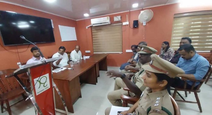 കോന്നി ഇക്കോടൂറിസം സെന്ററിന് ഉള്ളിലെ വൈദ്യുത ലൈനുകൾ മാറ്റി സ്ഥാപിച്ചു കോന്നി ഇക്കോടൂറിസം സെന്ററിന് ഉള്ളിലെ വൈദ്യുത ലൈനുകൾ മാറ്റി സ്ഥാപിച്ചു