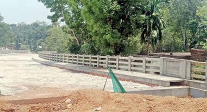ശാർങ്ങക്കാവ് പാലം പൂർത്തിയാകുന്നു ശാർങ്ങക്കാവ് പാലം പൂർത്തിയാകുന്നു