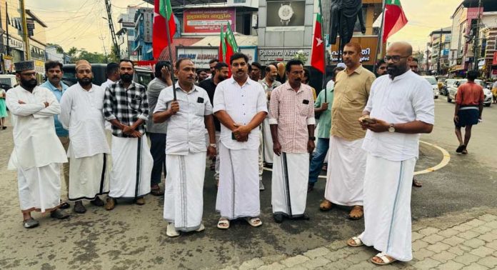 വഖഫ് നിയമ ഭേദഗതി ബില്ലിനെതിരെ എസ്ഡിപിഐ ആറന്മുള മണ്ഡലം കമ്മിറ്റി പ്രതിഷേധ പ്രകടനം സംഘടിപ്പിച്ചു വഖഫ് നിയമ ഭേദഗതി ബില്ലിനെതിരെ എസ്ഡിപിഐ ആറന്മുള മണ്ഡലം കമ്മിറ്റി പ്രതിഷേധ പ്രകടനം സംഘടിപ്പിച്ചു