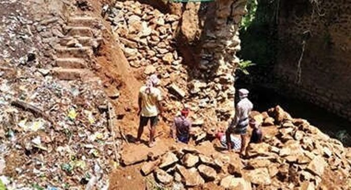 അത്തിക്കയം കൊച്ചുപാലത്തിന്റെ സംരക്ഷണഭിത്തി കെട്ടുന്നതിനുള്ള ജോലികൾ തുടങ്ങി അത്തിക്കയം കൊച്ചുപാലത്തിന്റെ സംരക്ഷണഭിത്തി കെട്ടുന്നതിനുള്ള ജോലികൾ തുടങ്ങി