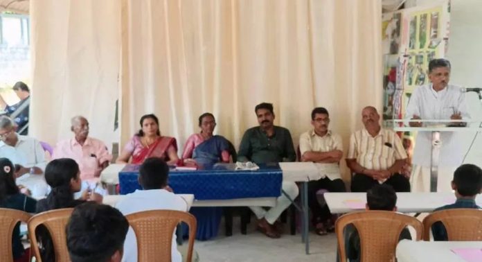 മുളക്കുഴ രഞ്ജിനി വായനശാലയിൽ ഏകദിനപഠനക്യാമ്പ് സംഘടിപ്പിച്ചു മുളക്കുഴ രഞ്ജിനി വായനശാലയിൽ ഏകദിനപഠനക്യാമ്പ് സംഘടിപ്പിച്ചു