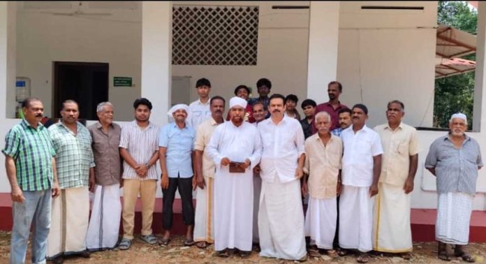 വഖഫ് ഭേദഗതി ബിൽ പാസാക്കിയതിൽ റാന്നി വൈക്കം ഹിദായത്തുൽ ഇസ് ലാം ജുമാ മസ്ജിദ് പ്രതിഷേധിച്ചു വഖഫ് ഭേദഗതി ബിൽ പാസാക്കിയതിൽ റാന്നി വൈക്കം ഹിദായത്തുൽ ഇസ് ലാം ജുമാ മസ്ജിദ് പ്രതിഷേധിച്ചു