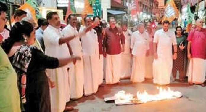 ബിജെപി ചെങ്ങന്നൂർ മണ്ഡലം കമ്മിറ്റി നഗരത്തിൽ പ്രകടനം നടത്തി ബിജെപി ചെങ്ങന്നൂർ മണ്ഡലം കമ്മിറ്റി നഗരത്തിൽ പ്രകടനം നടത്തി
