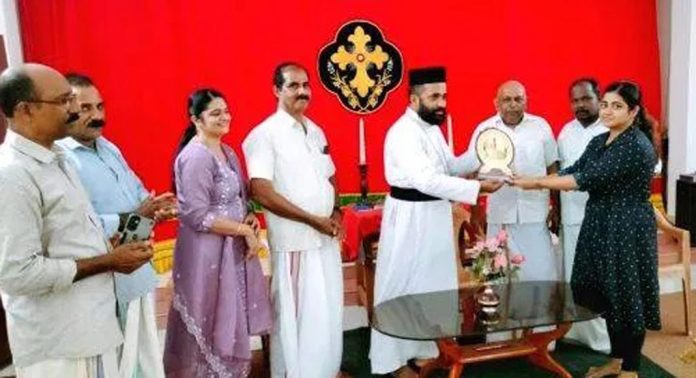 ഫാം.ഡിയിൽ ഉന്നത വിജയം നേടിയ ഡോ.ഗ്രീഷ്മ മേരി ജോസഫിനെ അനുമോദിച്ചു ഫാം.ഡിയിൽ ഉന്നത വിജയം നേടിയ ഡോ.ഗ്രീഷ്മ മേരി ജോസഫിനെ അനുമോദിച്ചു