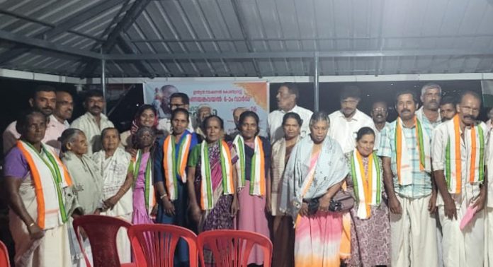 വിവിധ പാർട്ടികളിൽ നിന്ന് കോൺഗ്രസിൽ ചേർന്ന പതിനാറ് പ്രവർത്തകർക്ക് മെമ്പർഷിപ്പ് നൽകി വിവിധ പാർട്ടികളിൽ നിന്ന് കോൺഗ്രസിൽ ചേർന്ന പതിനാറ് പ്രവർത്തകർക്ക് മെമ്പർഷിപ്പ് നൽകി