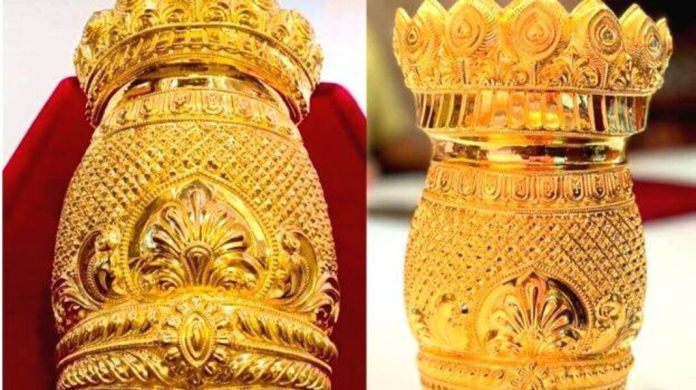 ഗുരുവായൂരപ്പന് വഴിപാട് സമർപ്പണമായി 36 പവൻ തൂക്കം വരുന്ന സ്വർണക്കിരീടം ഗുരുവായൂരപ്പന് വഴിപാട് സമർപ്പണമായി 36 പവൻ തൂക്കം വരുന്ന സ്വർണക്കിരീടം