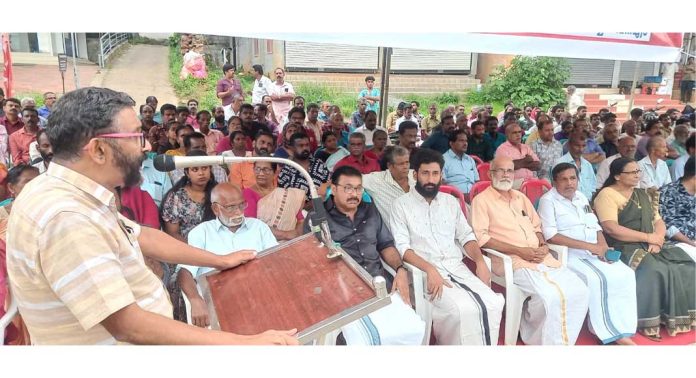 കോന്നി ഗ്രാമപഞ്ചായത്ത് ഭരണസമിതിയ്ക്ക് എതിരെ സിപിഎം പ്രതിഷേധ സംഗമം നടത്തി കോന്നി ഗ്രാമപഞ്ചായത്ത് ഭരണസമിതിയ്ക്ക് എതിരെ സിപിഎം പ്രതിഷേധ സംഗമം നടത്തി