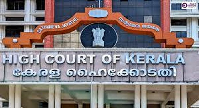 കരുവന്നൂർ കേസ് ; രാഷ്ട്രീയ നേതാക്കൾക്കെതിരെ അന്വേഷണം നടത്താൻ പോലീസിന് ഹൈക്കോടതി നിർദേശം കരുവന്നൂർ കേസ് ; രാഷ്ട്രീയ നേതാക്കൾക്കെതിരെ അന്വേഷണം നടത്താൻ പോലീസിന് ഹൈക്കോടതി നിർദേശം