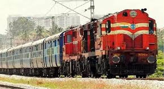 തത്കാൽ ടിക്കറ്റ് ബുക്കിങ് സമയത്തിൽ മാറ്റമില്ലെന്ന് ഇന്ത്യൻ റെയിൽവേ തത്കാൽ ടിക്കറ്റ് ബുക്കിങ് സമയത്തിൽ മാറ്റമില്ലെന്ന് ഇന്ത്യൻ റെയിൽവേ