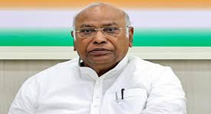 ഇലക്ട്രോണിക് വോട്ടിങ് മെഷിൻ ഉപേക്ഷിച്ച് ബാലറ്റ് പേപ്പറുകളിലേക്ക് മടങ്ങണമെന്ന് കോൺഗ്രസ് ഇലക്ട്രോണിക് വോട്ടിങ് മെഷിൻ ഉപേക്ഷിച്ച് ബാലറ്റ് പേപ്പറുകളിലേക്ക് മടങ്ങണമെന്ന് കോൺഗ്രസ്