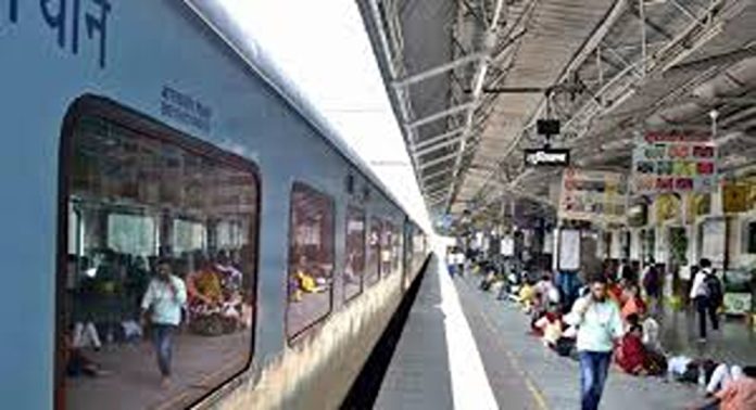 ജനറൽ കോച്ചുകൾ സ്ലീപ്പർ കോച്ചുകളാക്കാനുള്ള തീരുമാനം പിൻവലിച്ചു ജനറൽ കോച്ചുകൾ സ്ലീപ്പർ കോച്ചുകളാക്കാനുള്ള തീരുമാനം പിൻവലിച്ചു
