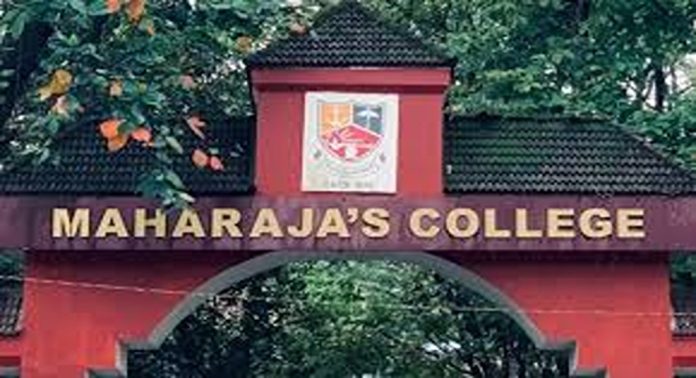 എറണാകുളം മഹാരാജാസ് കോളേജിലേക്ക് അഭിഭാഷകരുടെ ആക്രമണം എറണാകുളം മഹാരാജാസ് കോളേജിലേക്ക് അഭിഭാഷകരുടെ ആക്രമണം