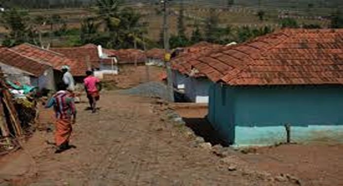 അട്ടപ്പാടിയിലെ ഊരിൽ വൻതോതിൽ ഭൂമി കൈയേറുന്നുവെന്ന് ആദിവാസികളുടെ പരാതി അട്ടപ്പാടിയിലെ ഊരിൽ വൻതോതിൽ ഭൂമി കൈയേറുന്നുവെന്ന് ആദിവാസികളുടെ പരാതി
