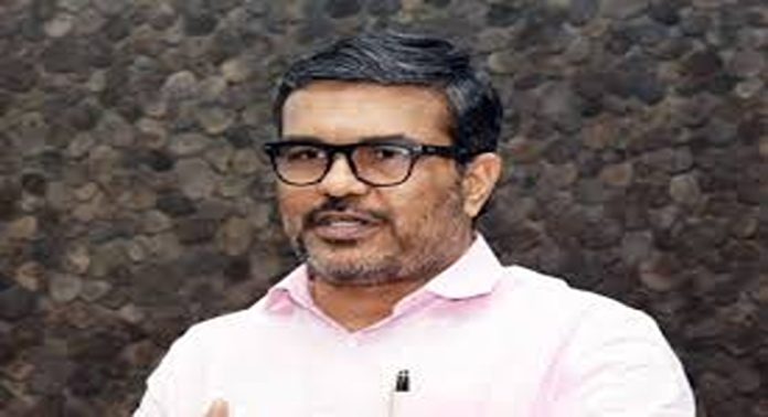 സിനിമ ഷൂട്ടിങ് കേന്ദ്രങ്ങളിൽ എക്സൈസ് പരിശോധന കർശനമാക്കുമെന്ന് മന്ത്രി എം.ബി.രാജേഷ് സിനിമ ഷൂട്ടിങ് കേന്ദ്രങ്ങളിൽ എക്സൈസ് പരിശോധന കർശനമാക്കുമെന്ന് മന്ത്രി എം.ബി.രാജേഷ്