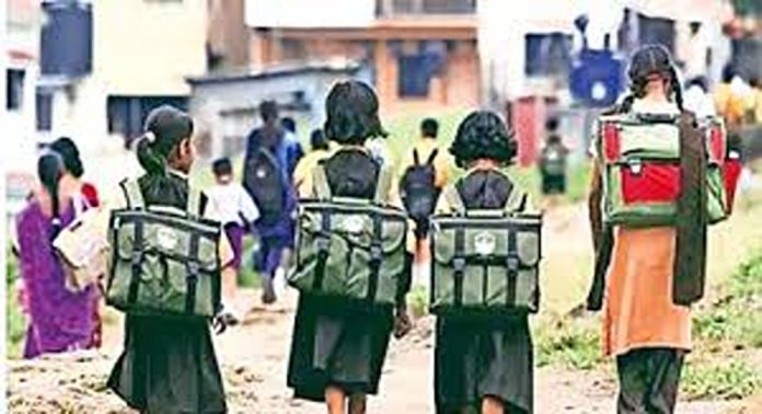 ഒന്നാം ക്ലാസ് മുതൽ ഹിന്ദി നിർബന്ധമാക്കുന്നതിനെതിരെ പരസ്യമായി രംഗത്തുവന്ന് മഹാരാഷ്ട്ര ഭാഷാ ഉപദേശക സമിതി ഒന്നാം ക്ലാസ് മുതൽ ഹിന്ദി നിർബന്ധമാക്കുന്നതിനെതിരെ പരസ്യമായി രംഗത്തുവന്ന് മഹാരാഷ്ട്ര ഭാഷാ ഉപദേശക സമിതി