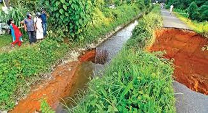 തിരുവനന്തപുരം വിളവൂര്ക്കൽ പഞ്ചായത്തിൽ അനുമതിയില്ലാതെ കുന്നിടിച്ച് മണ്ണ് കടത്തുന്നു തിരുവനന്തപുരം വിളവൂര്ക്കൽ പഞ്ചായത്തിൽ അനുമതിയില്ലാതെ കുന്നിടിച്ച് മണ്ണ് കടത്തുന്നു