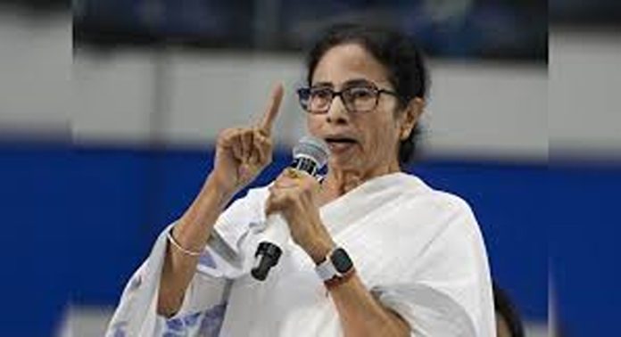 മുർഷിദാബാദിലെ അക്രമസംഭവങ്ങൾ : ഗൂഢാലോചനക്കാരെ ഉടൻ തുറന്നുകാട്ടുമെന്ന് മമത ബാനർജി മുർഷിദാബാദിലെ അക്രമസംഭവങ്ങൾ : ഗൂഢാലോചനക്കാരെ ഉടൻ തുറന്നുകാട്ടുമെന്ന് മമത ബാനർജി