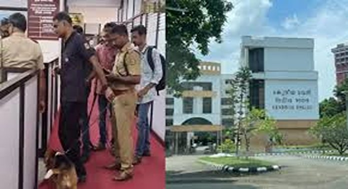 എറണാകുളം കാക്കനാട് കേന്ദ്രീയ ഭവനിൽ ബോംബ് ഭീഷണി എറണാകുളം കാക്കനാട് കേന്ദ്രീയ ഭവനിൽ ബോംബ് ഭീഷണി