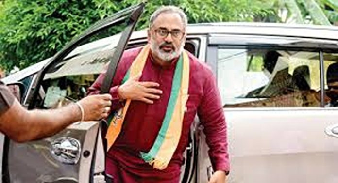 എൻഎസ്എസ് ആസ്ഥാനത്ത് എത്തി സുകുമാരൻ നായരെ കണ്ട് രാജീവ് ചന്ദ്രശേഖർ എൻഎസ്എസ് ആസ്ഥാനത്ത് എത്തി സുകുമാരൻ നായരെ കണ്ട് രാജീവ് ചന്ദ്രശേഖർ