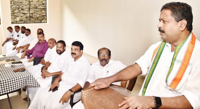 പാവപ്പെട്ട തൊഴിലാളികള്ക്ക് പെൻഷനും ആനുകൂല്യങ്ങളും നല്കാന് പണമില്ല – മന്ത്രിസഭാ വാർഷികത്തിന്റെ പേരിൽ കോടികള് ചെലവഴിച്ച് മുഖ്യമന്ത്രിയുടെ ഊരുചുറ്റല് ; ജ്യോതിഷ് കുമാർ മലയാലപ്പുഴ പാവപ്പെട്ട തൊഴിലാളികള്ക്ക് പെൻഷനും ആനുകൂല്യങ്ങളും നല്കാന് പണമില്ല – മന്ത്രിസഭാ വാർഷികത്തിന്റെ പേരിൽ കോടികള് ചെലവഴിച്ച് മുഖ്യമന്ത്രിയുടെ ഊരുചുറ്റല് ; ജ്യോതിഷ് കുമാർ മലയാലപ്പുഴ