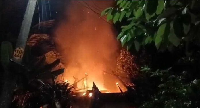 കോന്നി ഇളകൊള്ളൂരിൽ വീടിന് തീപിടിച്ച് ഒരാൾ മരിച്ചു കോന്നി ഇളകൊള്ളൂരിൽ വീടിന് തീപിടിച്ച് ഒരാൾ മരിച്ചു
