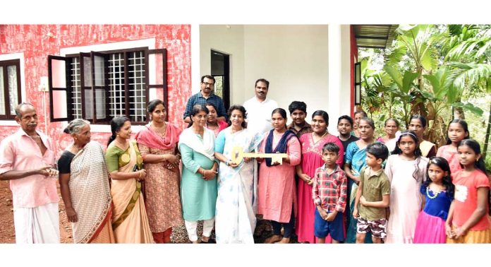 ഡോ. എം. എസ്. സുനിലിന്റെ 349- മത് സ്നേഹഭവനം വിധവയായ റീനയ്ക്കും മക്കൾക്കും ഡോ. എം. എസ്. സുനിലിന്റെ 349- മത് സ്നേഹഭവനം വിധവയായ റീനയ്ക്കും മക്കൾക്കും