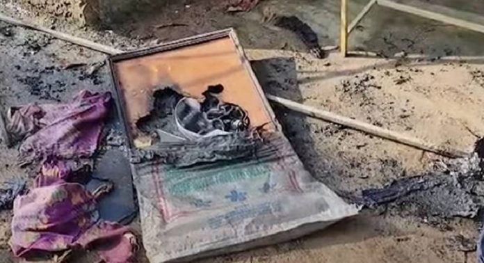 തിരുവനന്തപുരം വിഴിഞ്ഞത്ത് വീടിനും വാഹനങ്ങൾക്കും തീവെച്ച് ജീവനൊടുക്കാൻ ശ്രമിച്ചയാൾ മരിച്ചു തിരുവനന്തപുരം വിഴിഞ്ഞത്ത് വീടിനും വാഹനങ്ങൾക്കും തീവെച്ച് ജീവനൊടുക്കാൻ ശ്രമിച്ചയാൾ മരിച്ചു