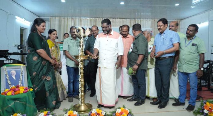 സ്വന്തം ശരീരം പരീക്ഷണശാലയാക്കിയ മനുഷ്യസ്നേഹിയാണ് ഡോ. ഹനിമാനെന്ന് ഡെപ്യൂട്ടി സ്പീക്കര് സ്വന്തം ശരീരം പരീക്ഷണശാലയാക്കിയ മനുഷ്യസ്നേഹിയാണ് ഡോ. ഹനിമാനെന്ന് ഡെപ്യൂട്ടി സ്പീക്കര്
