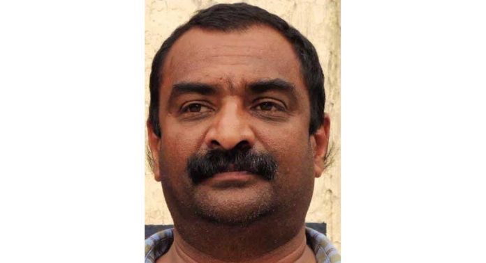 വർഷങ്ങളായി ഒളിവിലായിരുന്ന അബ്കാരി കേസ് പ്രതിയെ ബംഗളുരുവിൽ നിന്നും പിടികൂടി വർഷങ്ങളായി ഒളിവിലായിരുന്ന അബ്കാരി കേസ് പ്രതിയെ ബംഗളുരുവിൽ നിന്നും പിടികൂടി