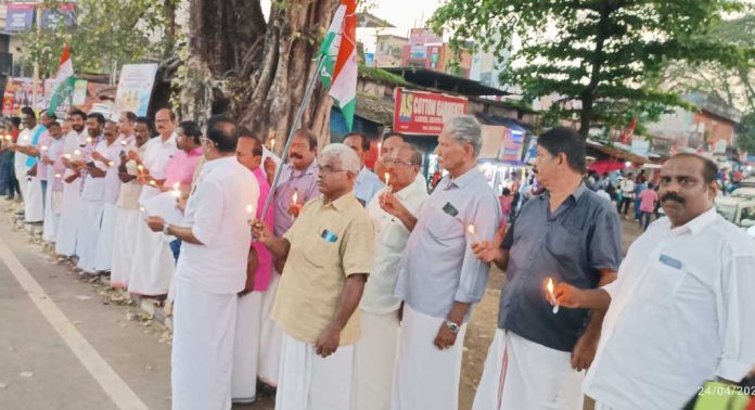 പഹൽഗാം ഭീകരാക്രമണത്തിൽ കൊല്ലപെട്ടവർക്ക് ആദരാഞ്ജലികൾ അർപ്പിച്ച് കോൺഗ്രസ് പന്തളം മണ്ഡലം കമ്മിറ്റി പഹൽഗാം ഭീകരാക്രമണത്തിൽ കൊല്ലപെട്ടവർക്ക് ആദരാഞ്ജലികൾ അർപ്പിച്ച് കോൺഗ്രസ് പന്തളം മണ്ഡലം കമ്മിറ്റി