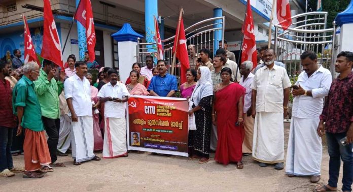 വഴിയോര കച്ചവട തൊഴിലാളി ഫെഡറേഷൻ (സി ഐ ടി യു) പന്തളം നഗരസഭ ഓഫീസിലേക്ക് മാർച്ചും ധർണ്ണയും നടത്തി വഴിയോര കച്ചവട തൊഴിലാളി ഫെഡറേഷൻ (സി ഐ ടി യു) പന്തളം നഗരസഭ ഓഫീസിലേക്ക് മാർച്ചും ധർണ്ണയും നടത്തി