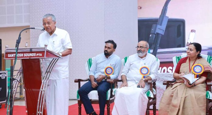 പത്തനംതിട്ടയിലെ മലയോര മേഖലയിലെ പ്രശ്നം പരിഹരിക്കും : ശബരിമല വിമാനത്താവളം യഥാര്ഥ്യമാകും – മുഖ്യമന്ത്രി പിണറായി വിജയന് പത്തനംതിട്ടയിലെ മലയോര മേഖലയിലെ പ്രശ്നം പരിഹരിക്കും : ശബരിമല വിമാനത്താവളം യഥാര്ഥ്യമാകും – മുഖ്യമന്ത്രി പിണറായി വിജയന്